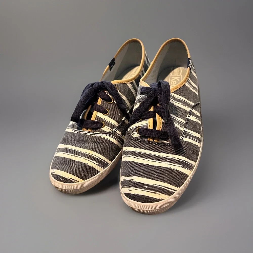 Keds‎ Shoes Women's Size 8 Gray And White Striped Lace Up Sneakers